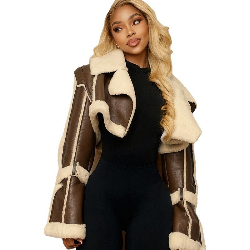 Короткий укороченный топ с модным уличным воротником из искусственной кожи с меховым лоскутным узором